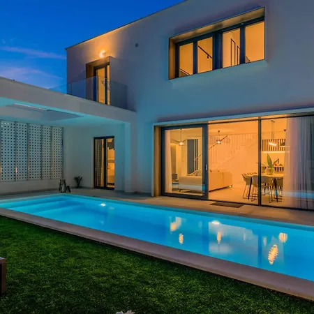 Light Star Ii Villa Kaštela
