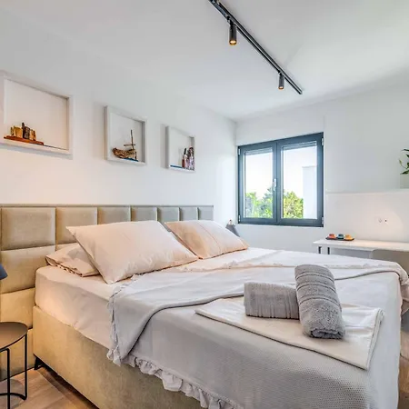 Light Star Ii * Kaštela