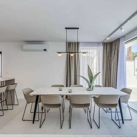 Villa Light Star Ii *